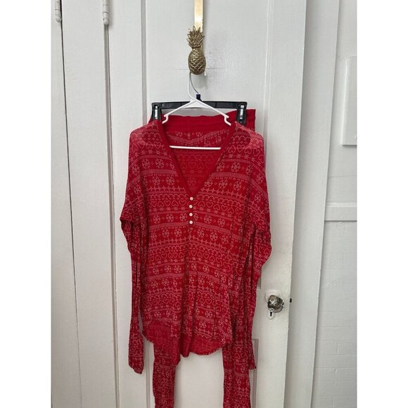 Women’s size medium red and white snowflake pajama set - Picture 1 of 9